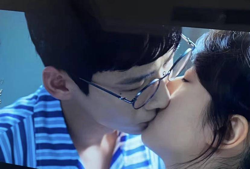 白敬亭与赵今麦，荧幕初吻的甜蜜碰撞
