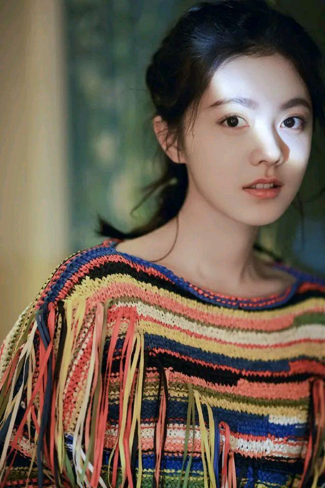探索赵今麦的青春魅力，高清全屏图片壁纸精选