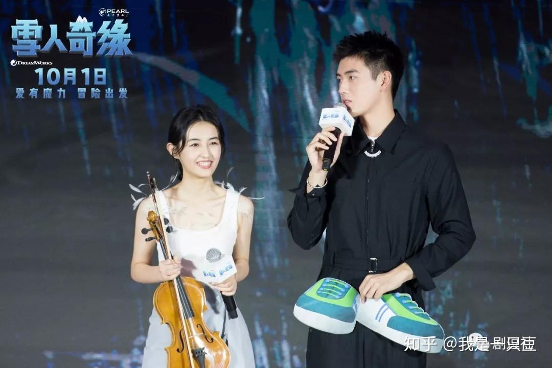 青春同行，张子枫与赵今麦的成长足迹与身高之谜