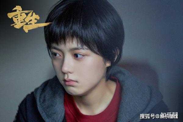 青春绽放的双生花，赵今麦与张子枫的演艺之路对比