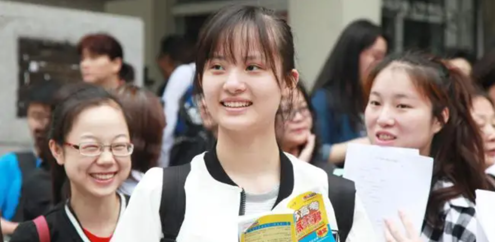赵今麦，字如其人，笔下生辉的青春风采