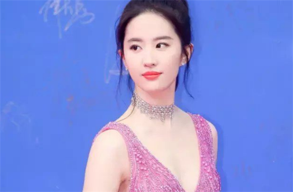 宋轶，从荧幕到现实的情感轨迹——揭秘她以前的男朋友与个人情感历程