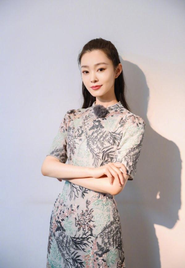 宋轶，旗袍下的古典韵味与现代风华