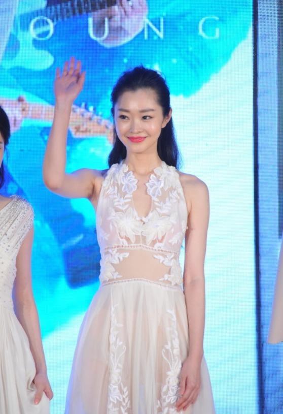 宋轶，优雅与力量的完美结合——从荧幕形象到真实身材的魅力探索