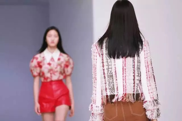 宋轶，身姿曼妙，比例尽显东方美学之韵