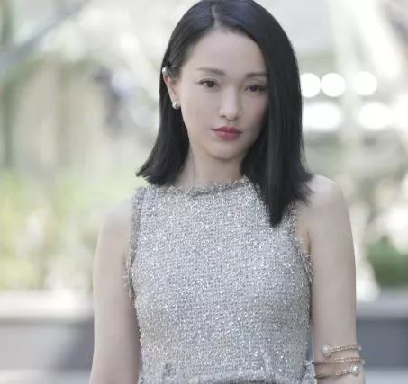 宋轶，优雅身姿，演绎时尚新风尚——从写真照看她的独特魅力