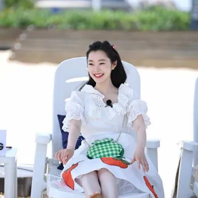 宋轶公主抱，柔情与力量的完美融合