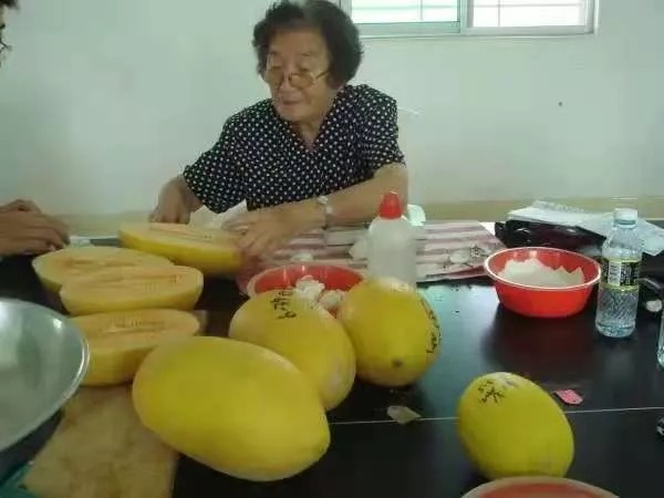 水果奶奶的甜蜜新篇章，最新消息揭秘