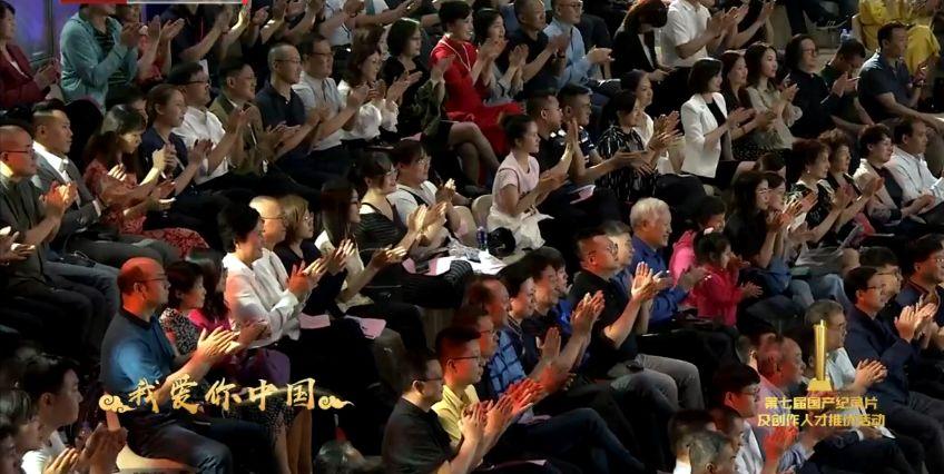 水果奶奶988798，乡村的甜蜜守护者