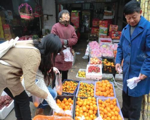 探访香港水果奶奶的甜蜜世界，官方资料与官方网站中文版揭秘
