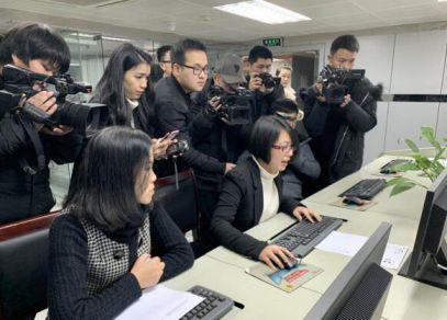 双色球中奖彩票兑奖图，梦想照进现实的瞬间