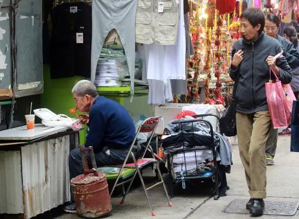 2036最全香港资料指南，精准信息助您一臂之力2025年正版资料免费大全